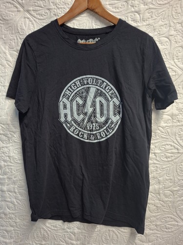 High voltage rock - ​ac/dc,